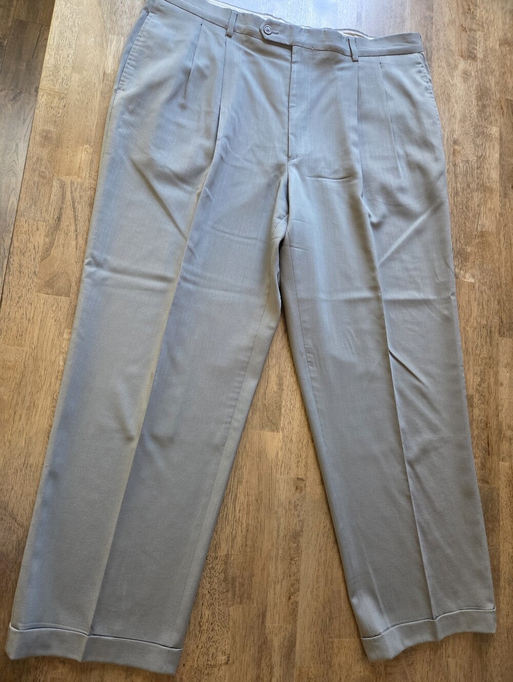 Gorgeous Super 100s Worsted Wool Sage Gray Made In Italy Cuffed Pleated Trousers